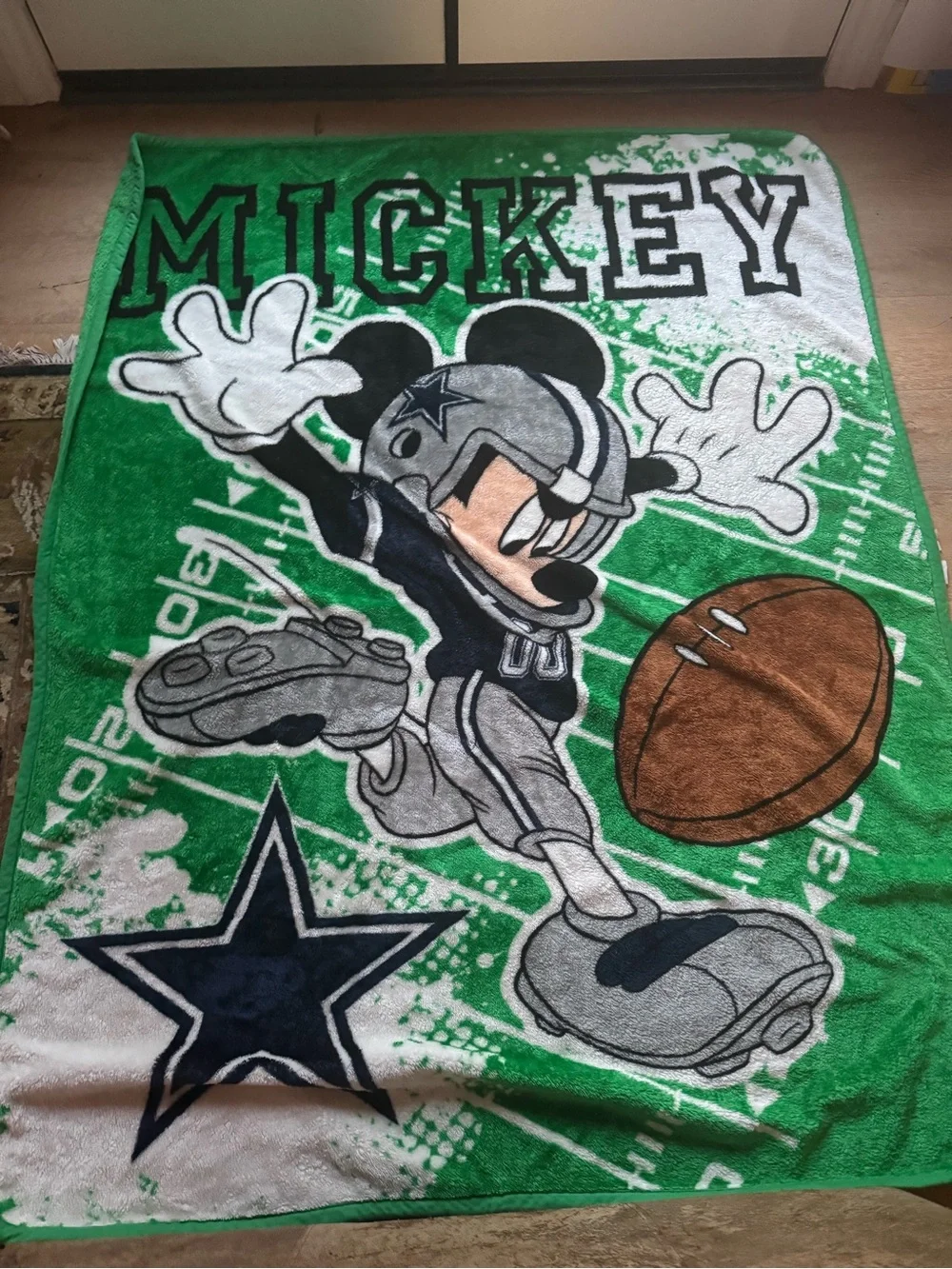 🔥Mickey Mouse Dallas Cowboys Football Throw Blanket good cond Price Firm!